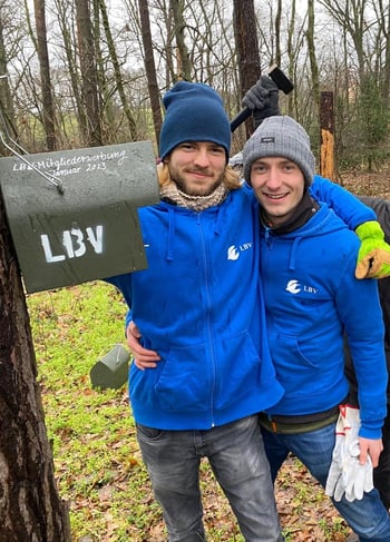 Bild LBV Vögelhäusen aktion mit Gregory Vani Bild LBV Vögelhäusen aktion mit Gregory Vani